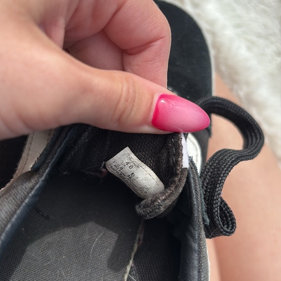 Vans Old Skool Black White Sneakers | Classic Low Tops | Worn Condition Youth 4 - Picture 8 of 9